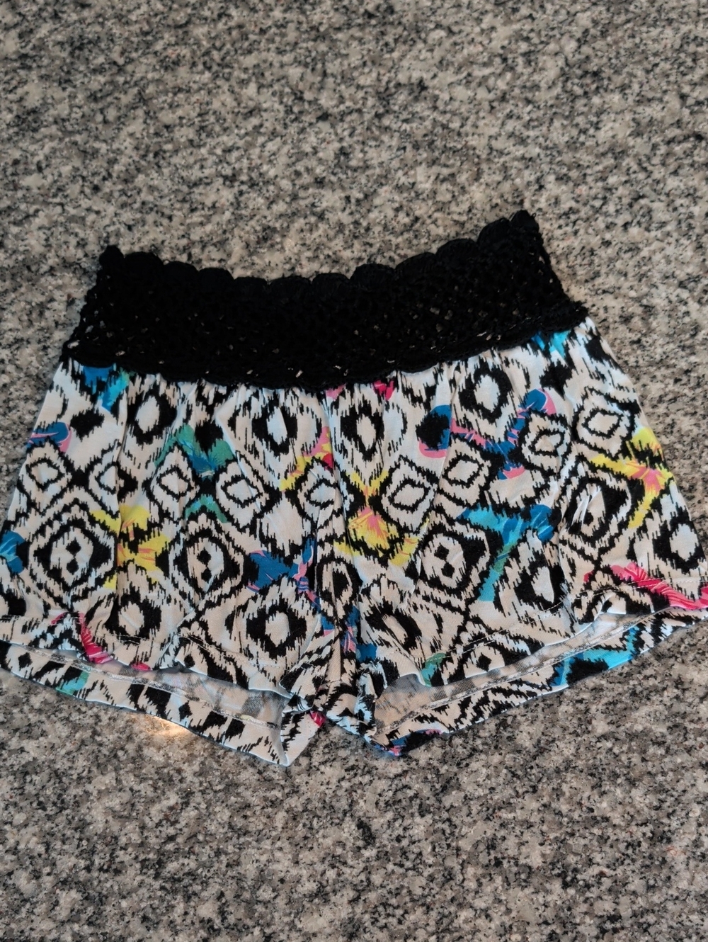 Flowers by Zoe Black Waistband Multicolor Tribal Print Skorts
